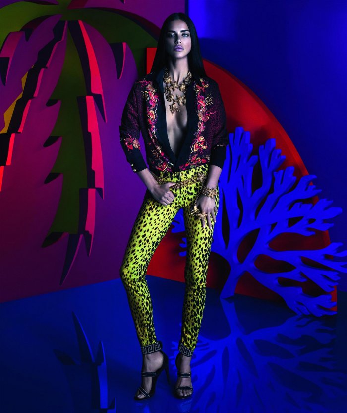 Адриана Лима в фотосессии Mert Alas & Marcus Piggott для бренда Versace for Riachuelo