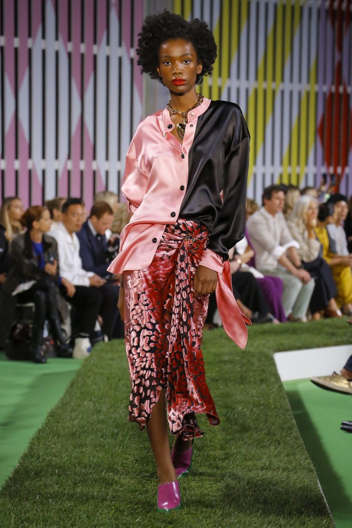 Новая коллекция женских летних костюмов