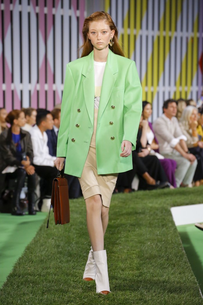 Костюмы на весну женские