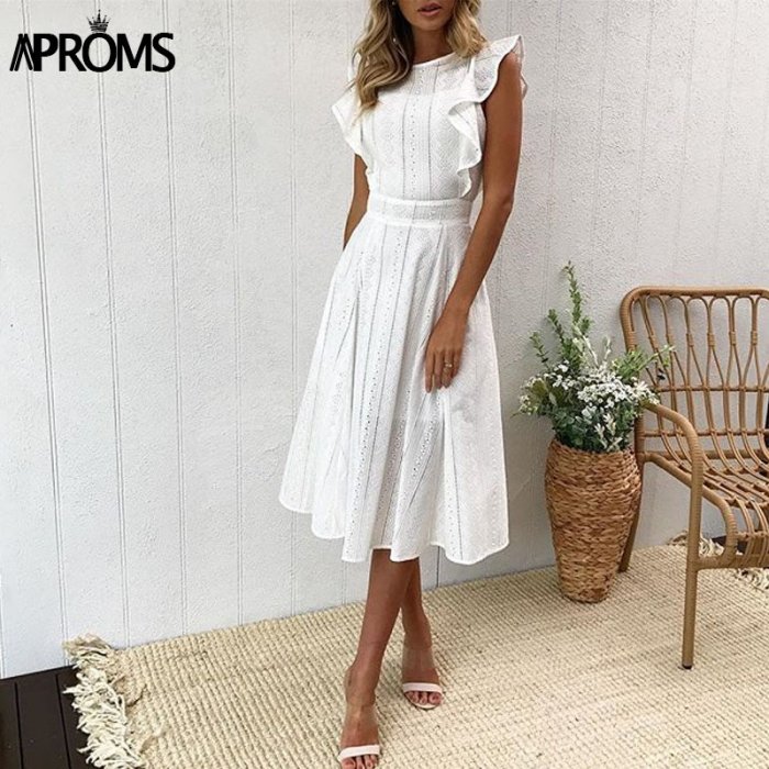 Белый сарафан с кружевом