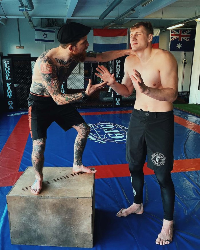 Александр Волков боец