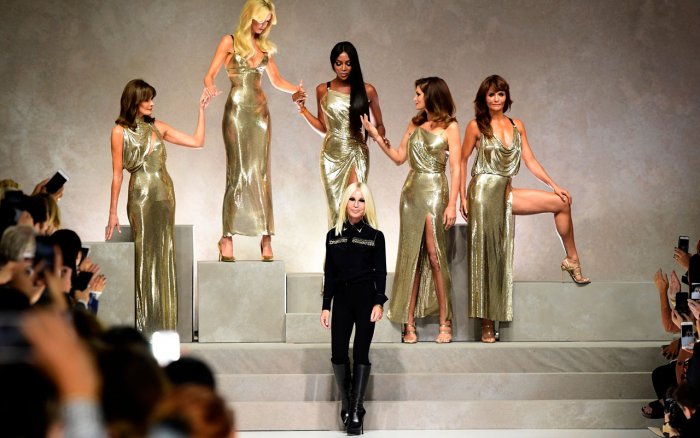 Первая коллекция Донателлы Версаче 1998