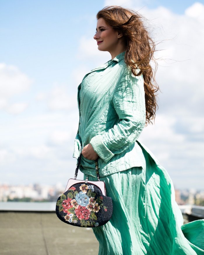 Актриса Юлия Куварзина