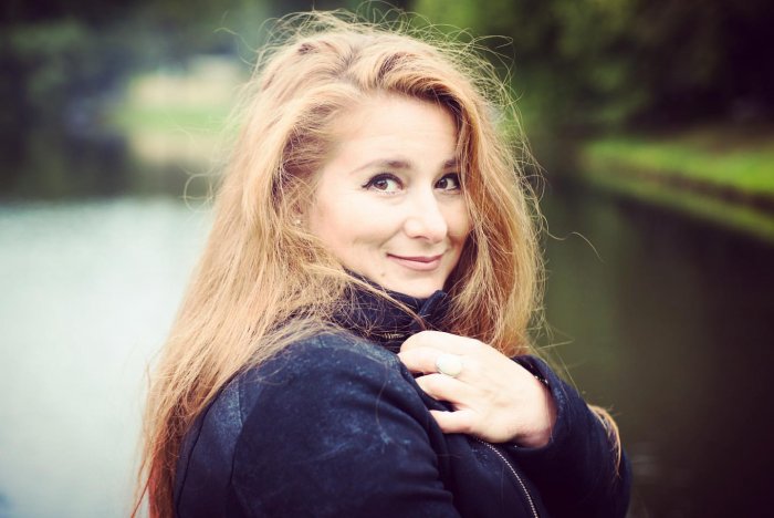 Актриса Юлия Куварзина