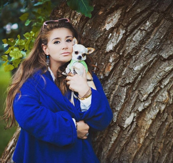 Актриса Юлия Куварзина