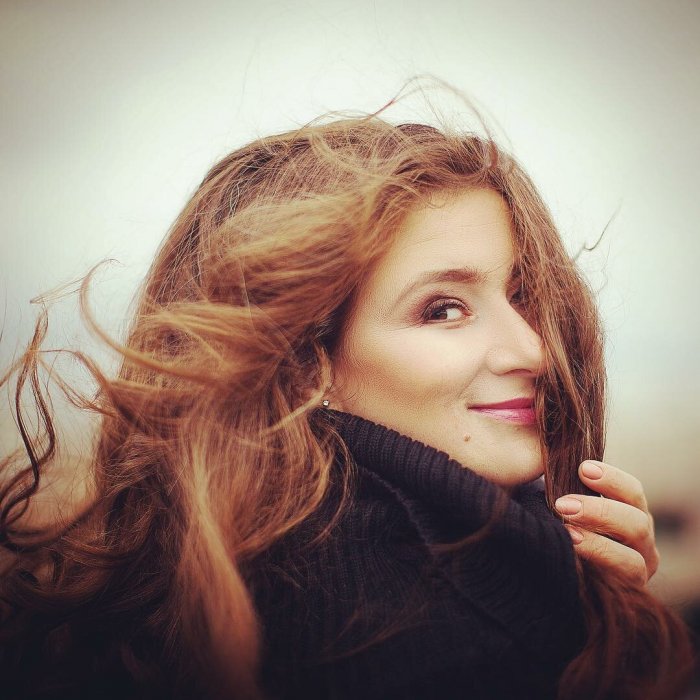 Актриса Юлия Куварзина