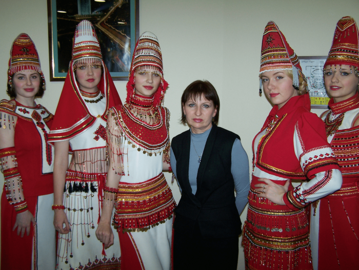 УДМУРТКА В национальном костюме