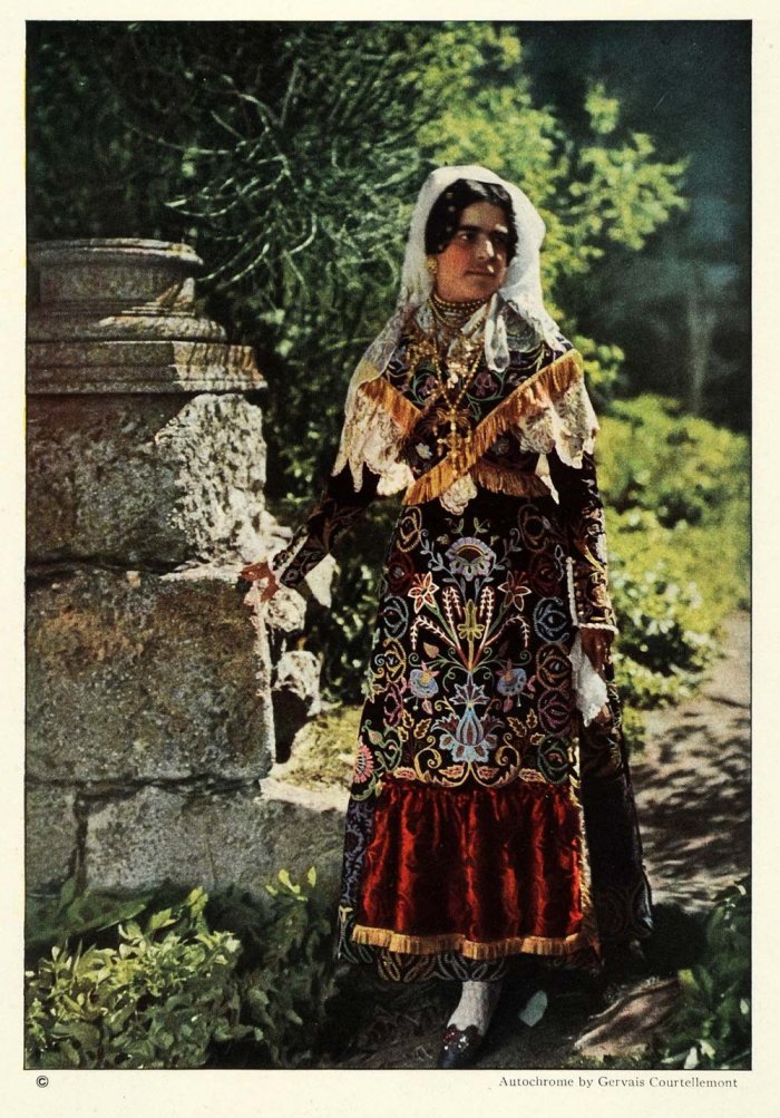 Девушка испанка в нац одежде