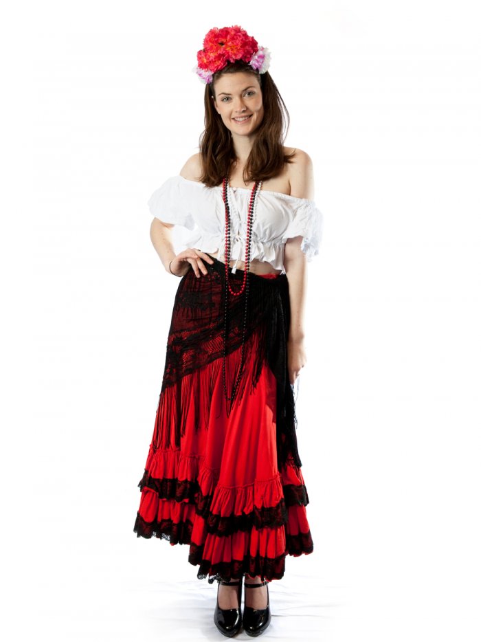 Испанка в национальном костюме