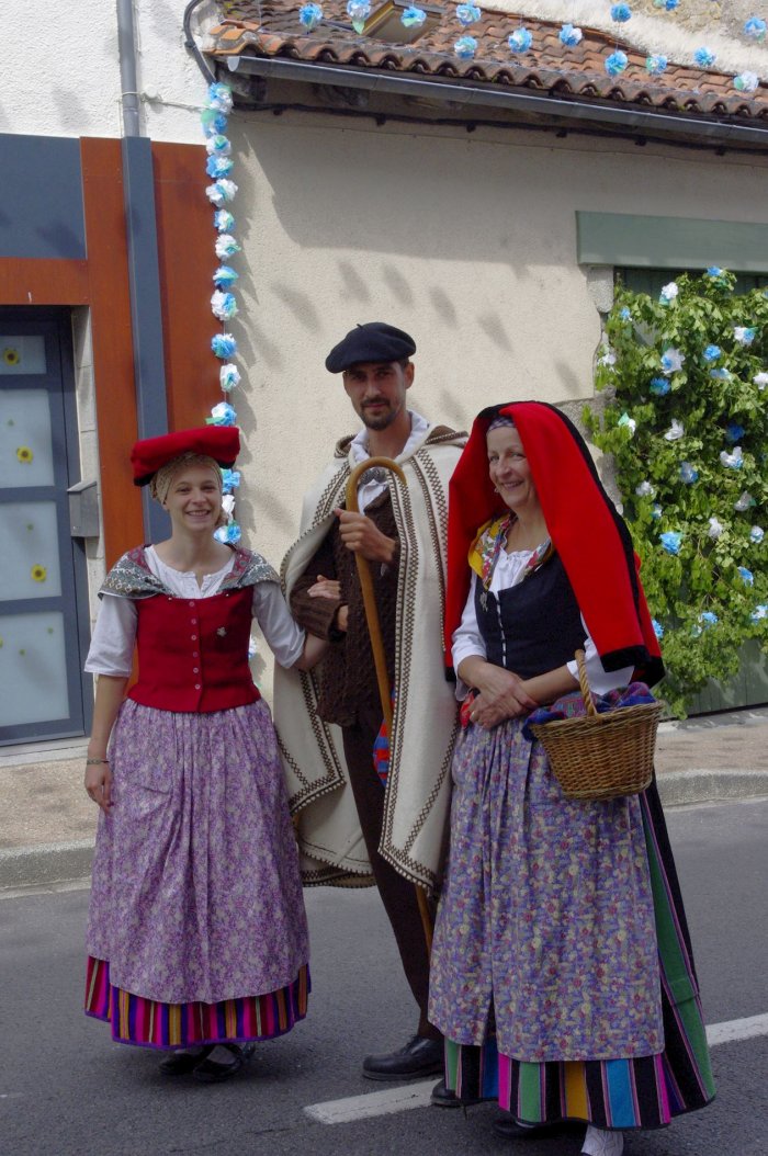 Национальный костюм Франции Франции