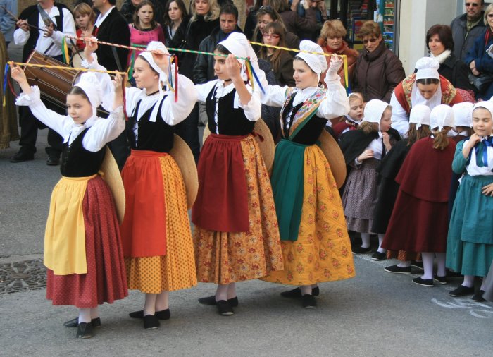 Национальный костюм Франции