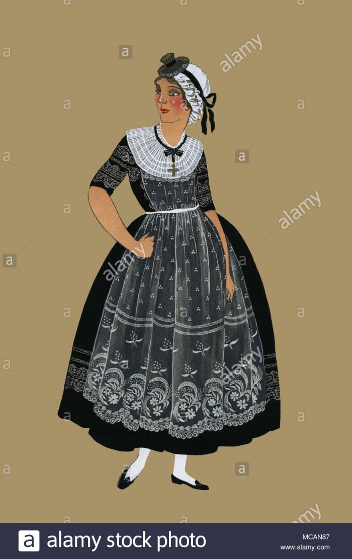 Французский костюм с широкими манжетами