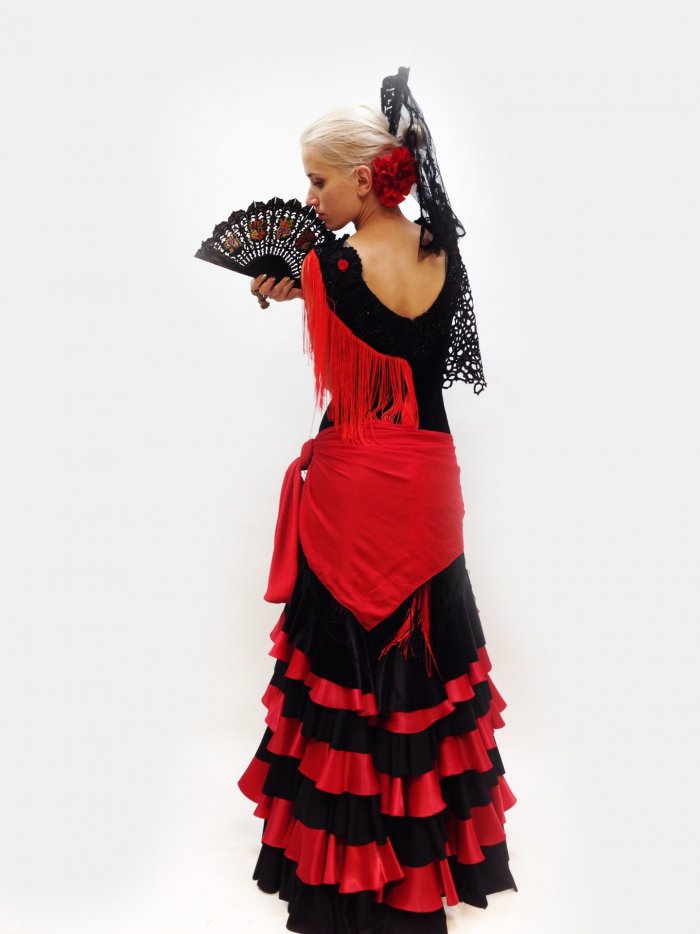 Испанский костюм для танца фламенко