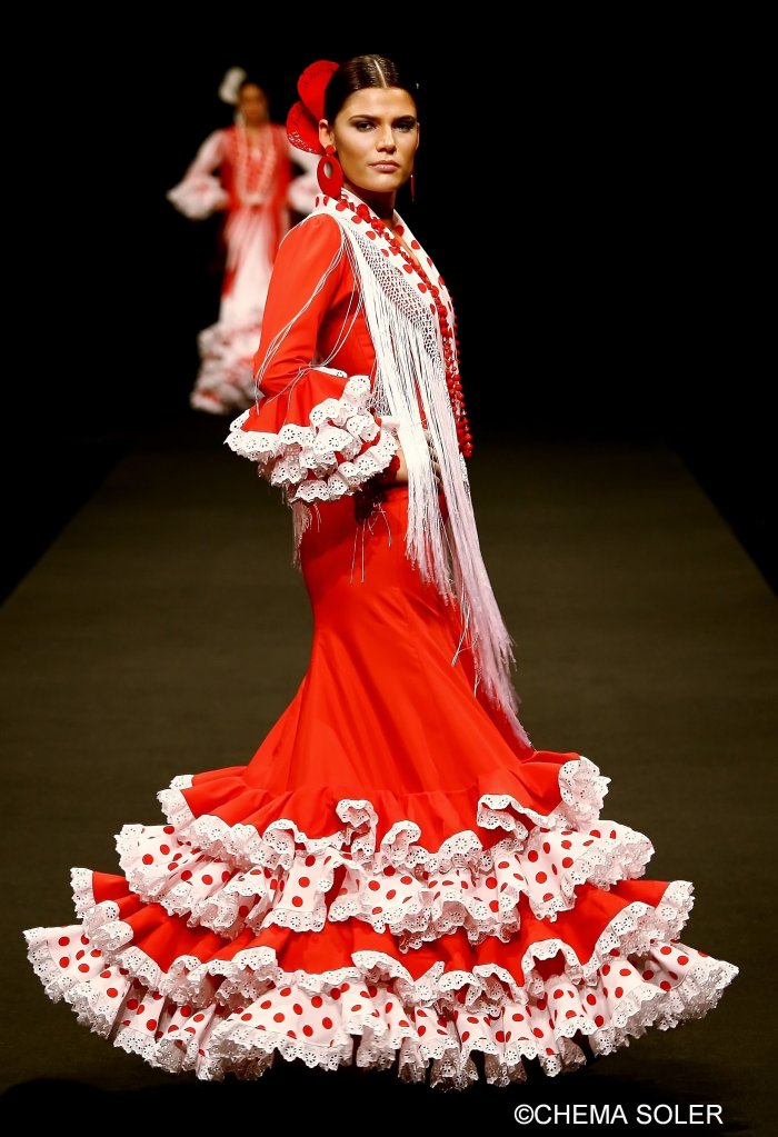 Испанский костюм фламенко