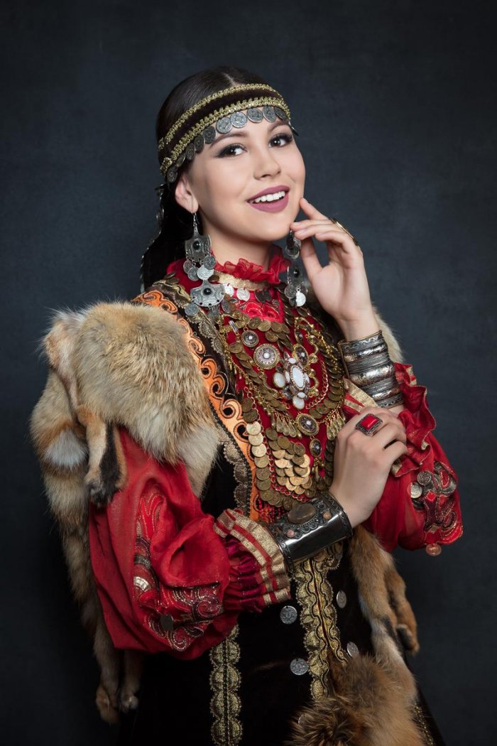 Башкирский танцевальный костюм женский и мужской