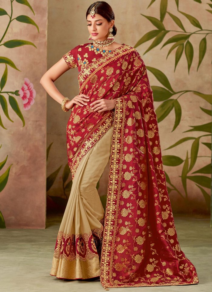 Сари одежда женщин в Индии