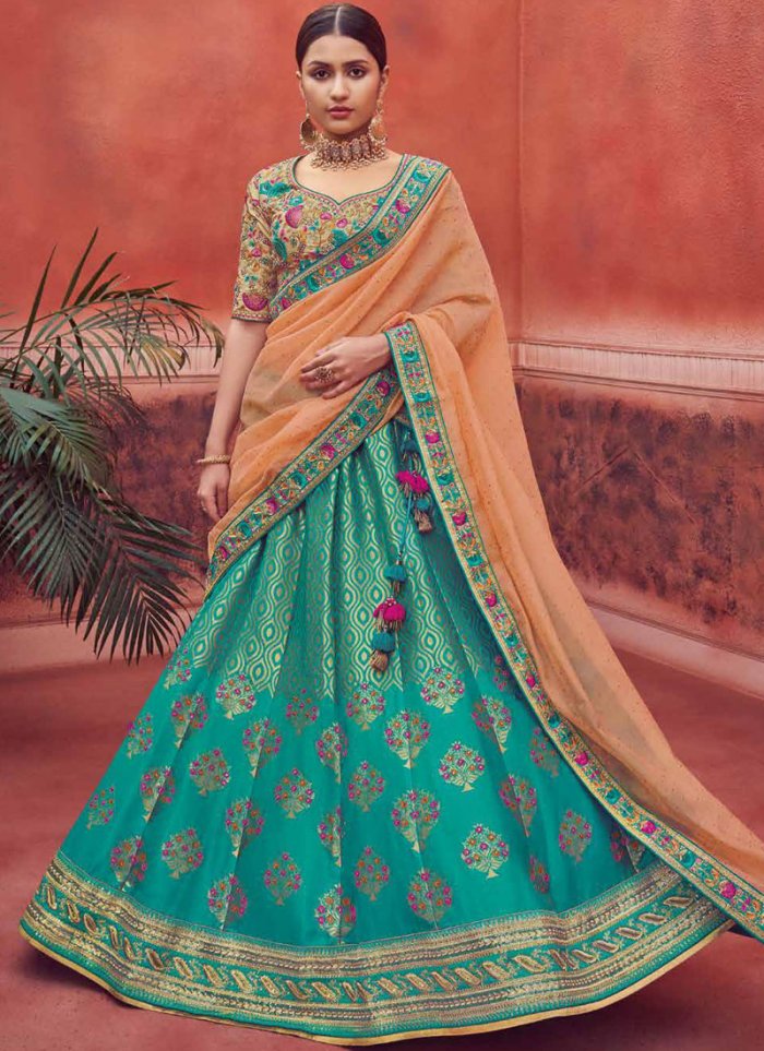 Индийцы национальные костюмы Сари