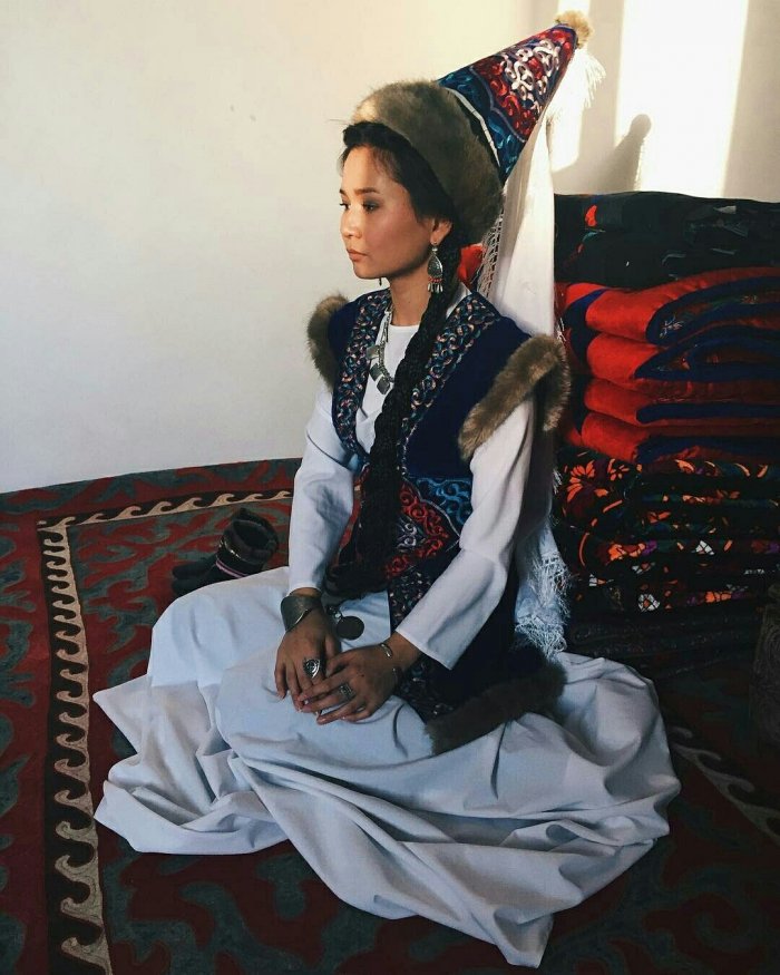 Кыргызский национальный костюм женский