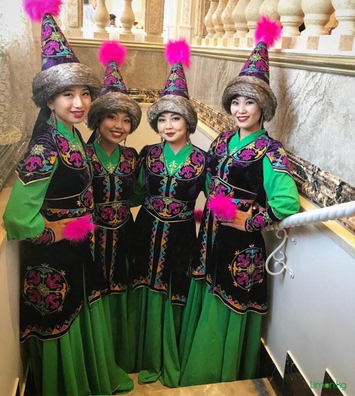 Киргизские национальные платья