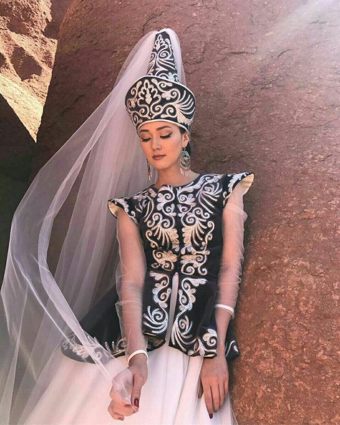 Современные кыргызские платья