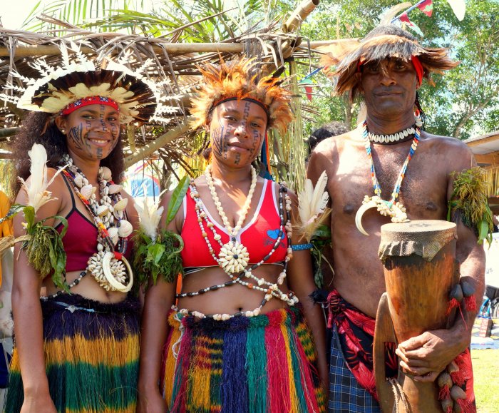 Новая Гвинея жители