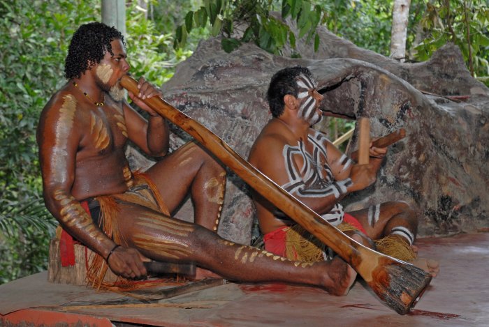 Аборигены Австралии диджериду