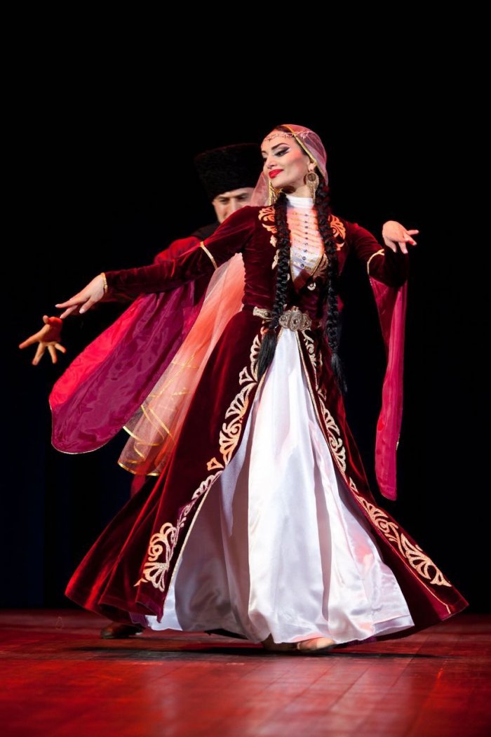 Кавказская Национальная одежда женская