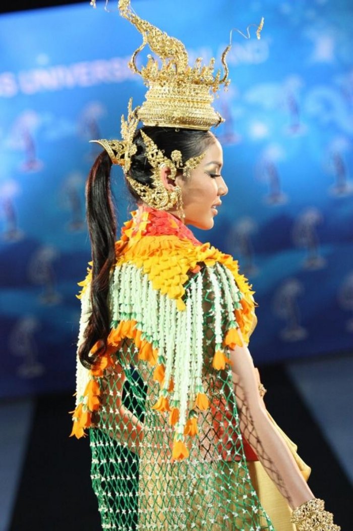 Женщины в Сиамском костюме