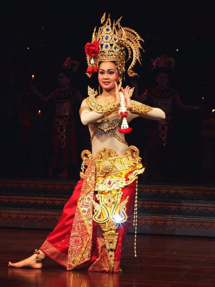 Тайки в национальной одежде