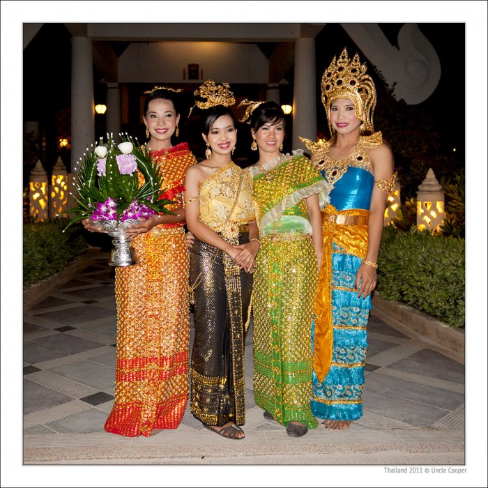 Король Тайланда самоизолировался