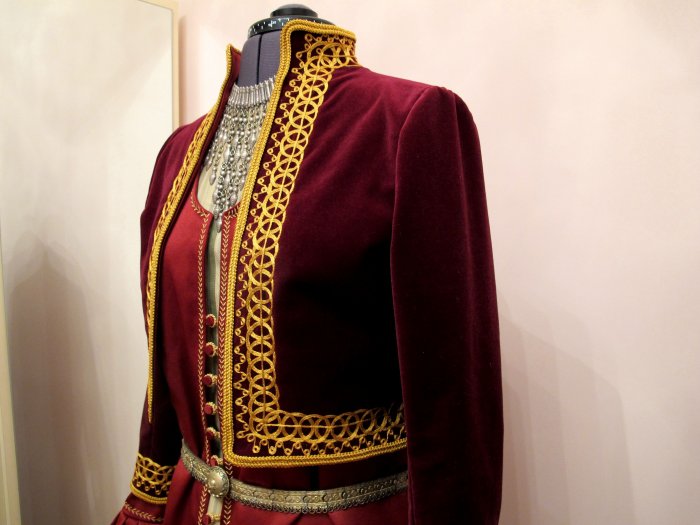 Тараз армянский национальный костюм мужской