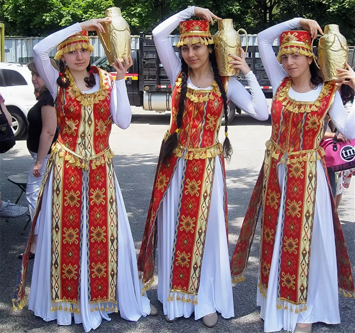 Тараз Национальная армянская одежда