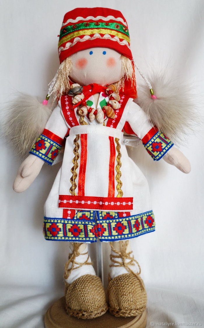 Кукла мордовка в национальном костюме