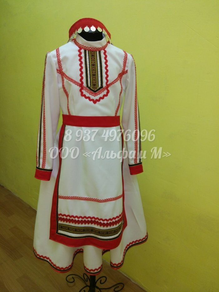 Мальчик в марийском костюме
