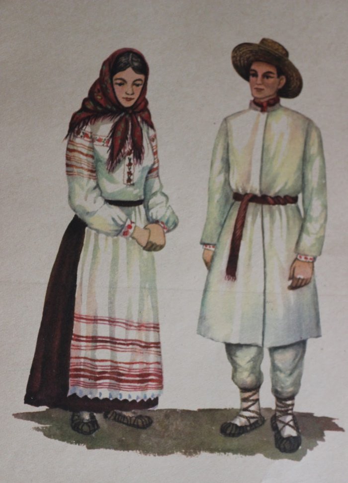 Бабушки в национальных костюмах