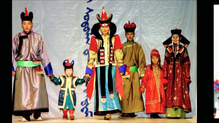 Монголия нац одежда