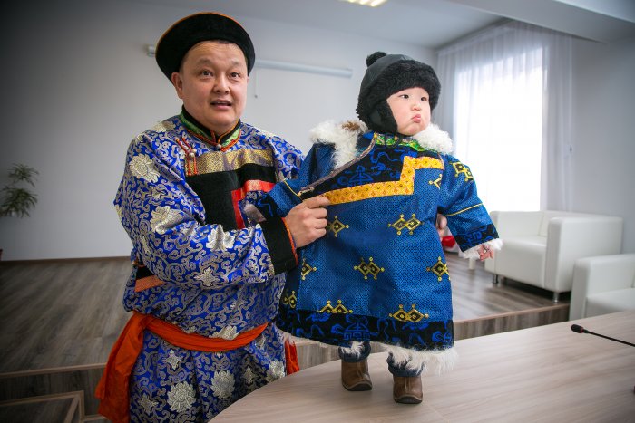 Бурятский костюм дэгэл