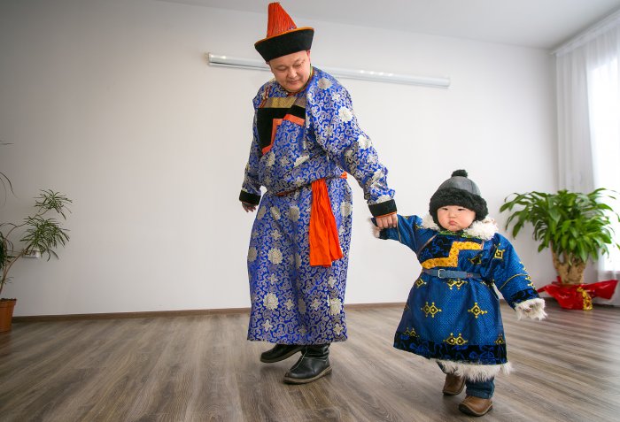 Бурятский костюм дэгэл