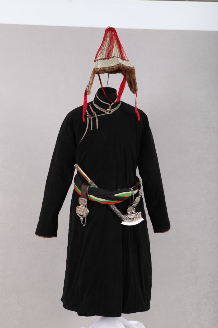 Бурятский национальный костюм дэгэл