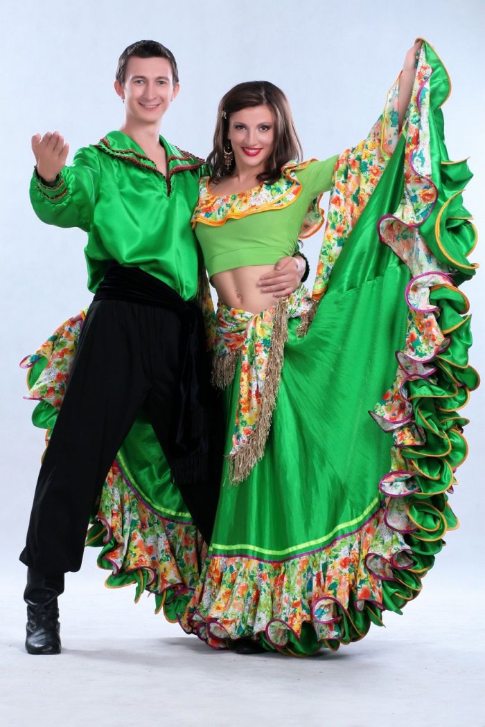 Цыганский национальный костюм