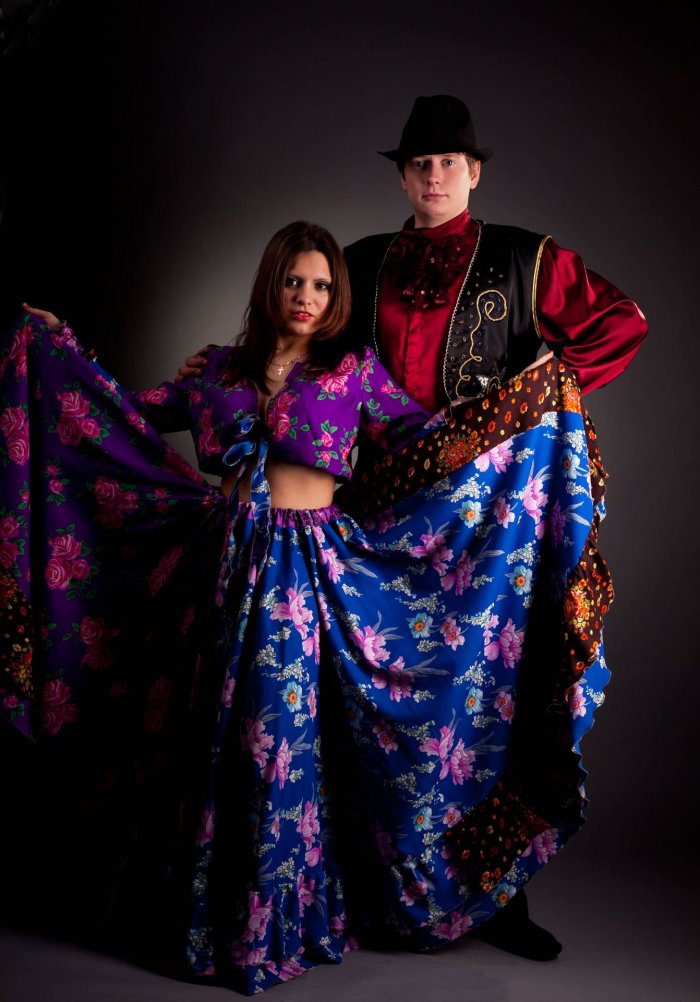 Цыганский национальный костюм