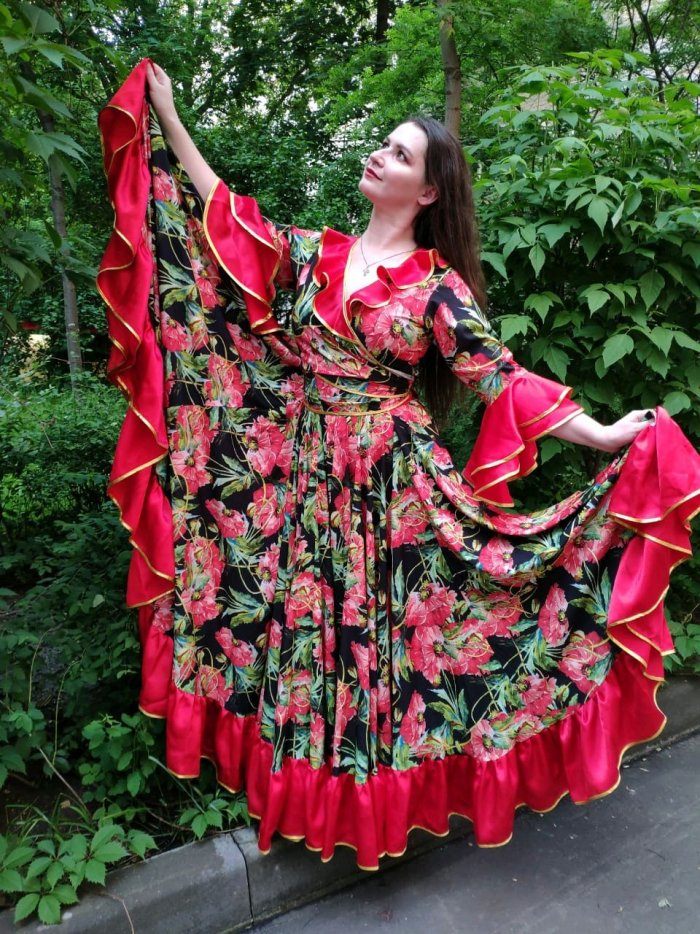 Кукла в цыганском костюме