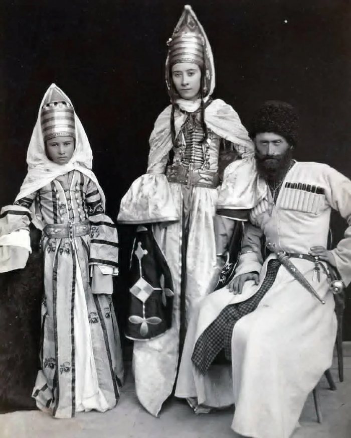 Кабардинцы и балкарцы Карачаевцы и Черкесы