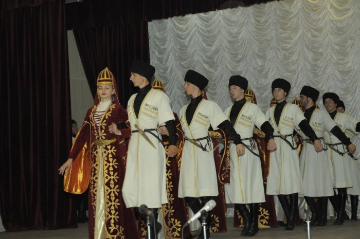 Национальные костюмы КЧР