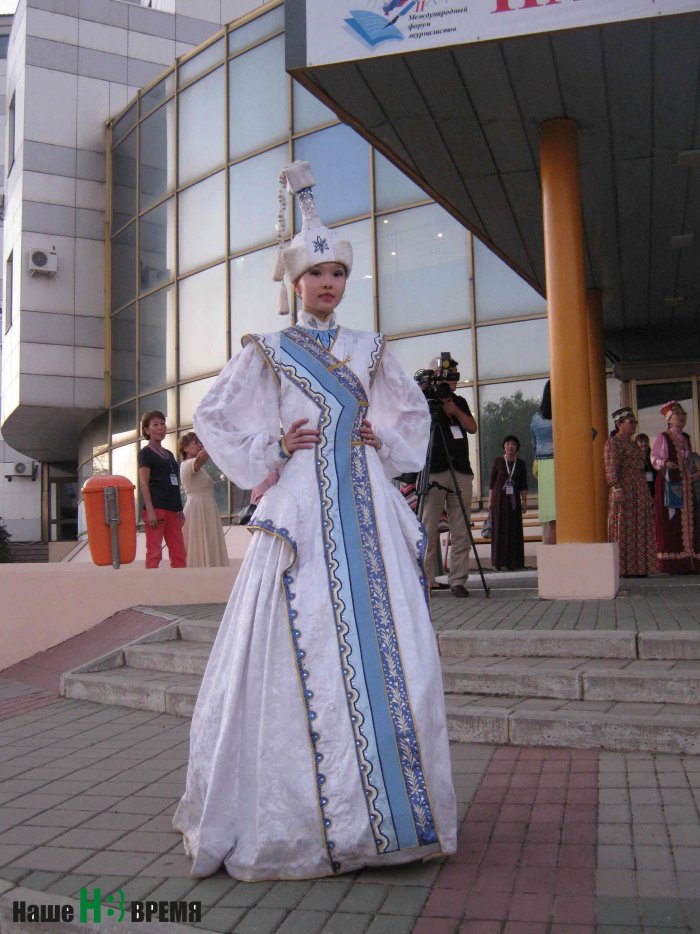 Калмыцкие современные костюмы