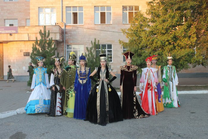 Современные калмыцкие платья