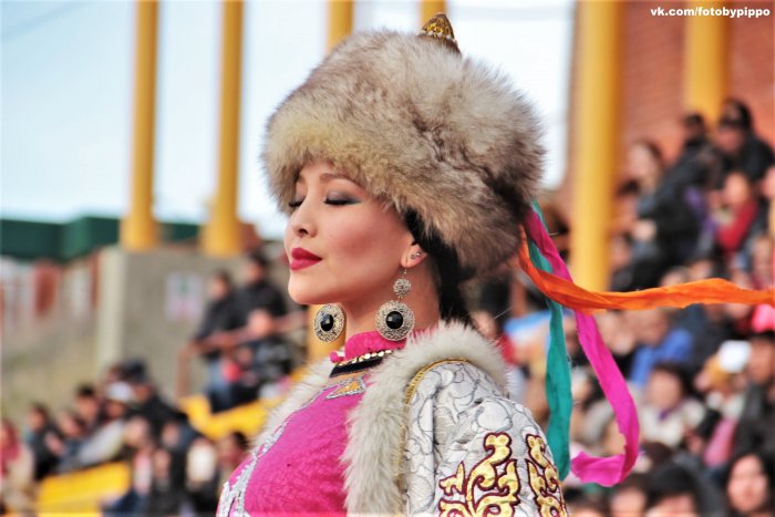 Калмычка в национальном костюме