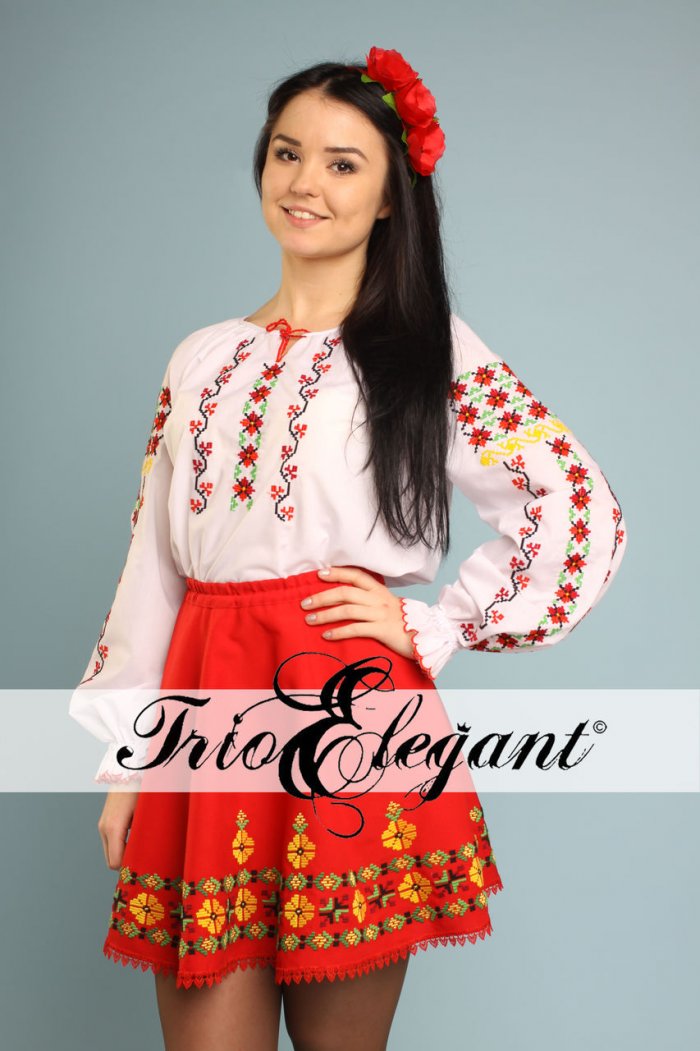 Бабушка в костюме национальном Молдавии