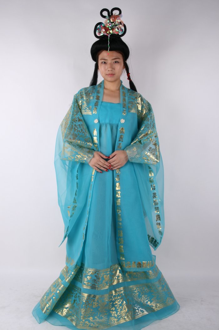 Кореянка в костюме