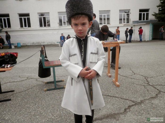 Исхак Машбаш белая черкеска